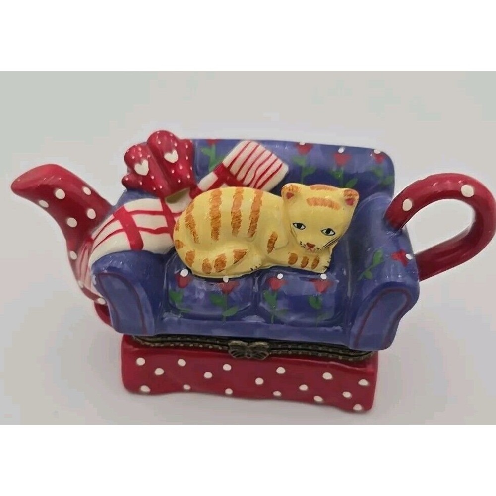 Trinket Box Cat‎ On Purple Red Polka Dot Couch Hinged Ceramic-VGC Mittens Scarf